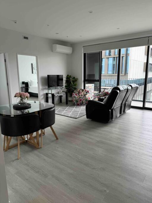 2 Bedrooms Apprtmt Plus Underground Parking In Cbd Christchurch Exterior foto